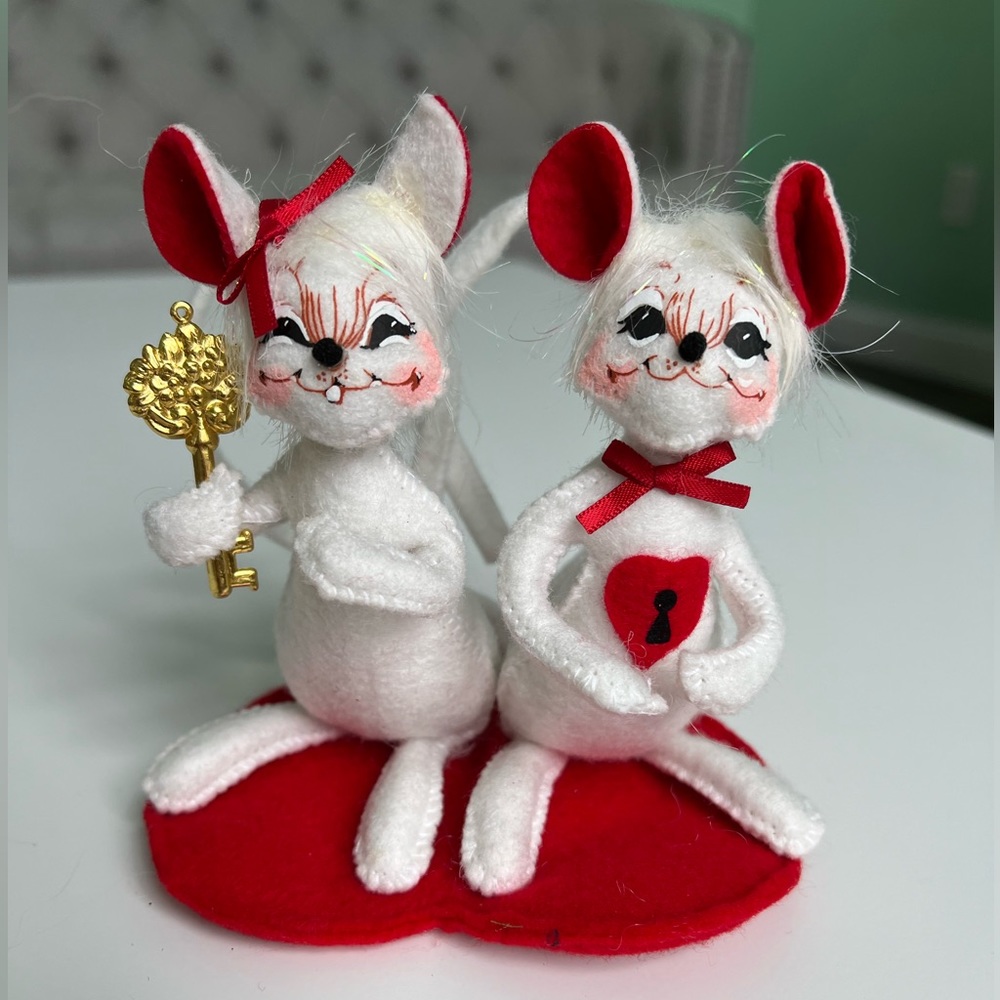 Annalee Dolls